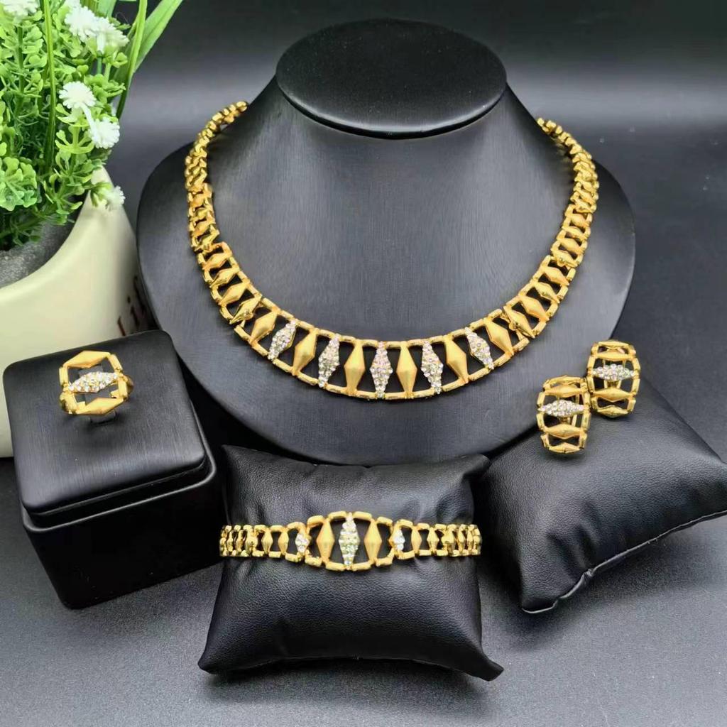 Dubai 24k Vergoldetes Schmuckset: Anhänger, Ohrringe, Armband, Ring - Ideal für indische & afrikanische Bräute