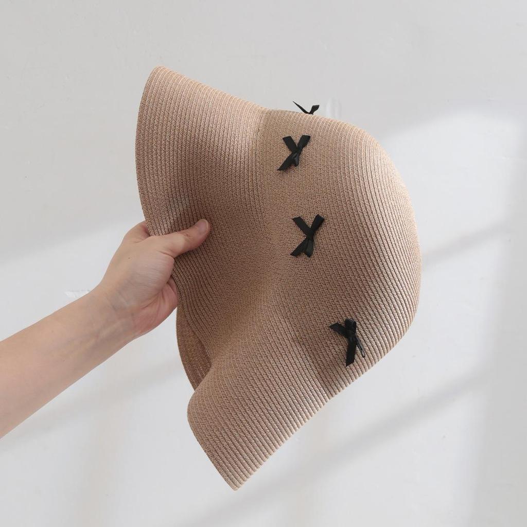 Women's Summer Sun Hat: Foldable Bow-Trimmed Straw Hat with Large Brim for Seaside Vacations