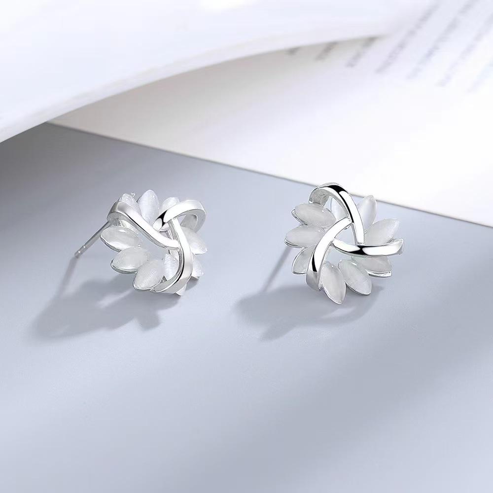 Elegant Floral Cat's Eye French Earrings for Women