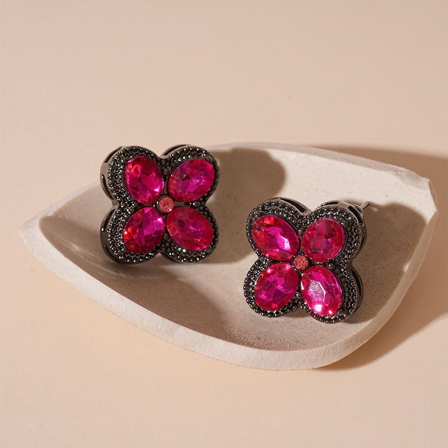 Retro Diamond-Inlaid Silver Four-Leaf Rhombus Stud Earrings - Elegant, Luxurious, High-End Design for Women