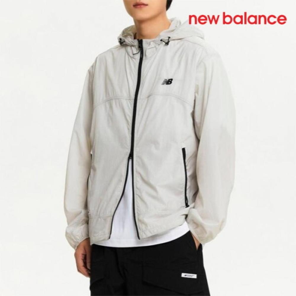 

New Balance Essential Small Logo Lightweight Windbreaker Jacket H7 Nbnae21013 36 FREE/XL