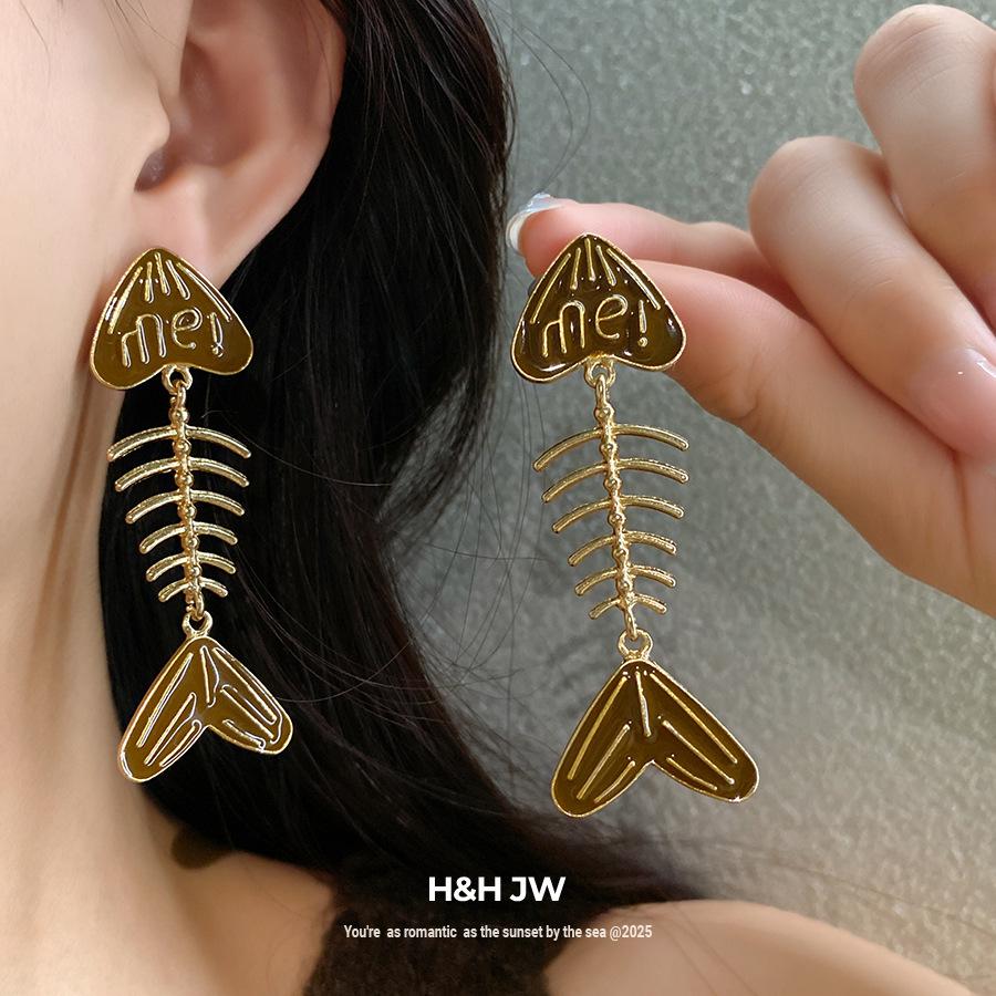 Silver needle retro fish bone pendant earrings European and American fashion court style temperament earrings light luxury high-end earrings women