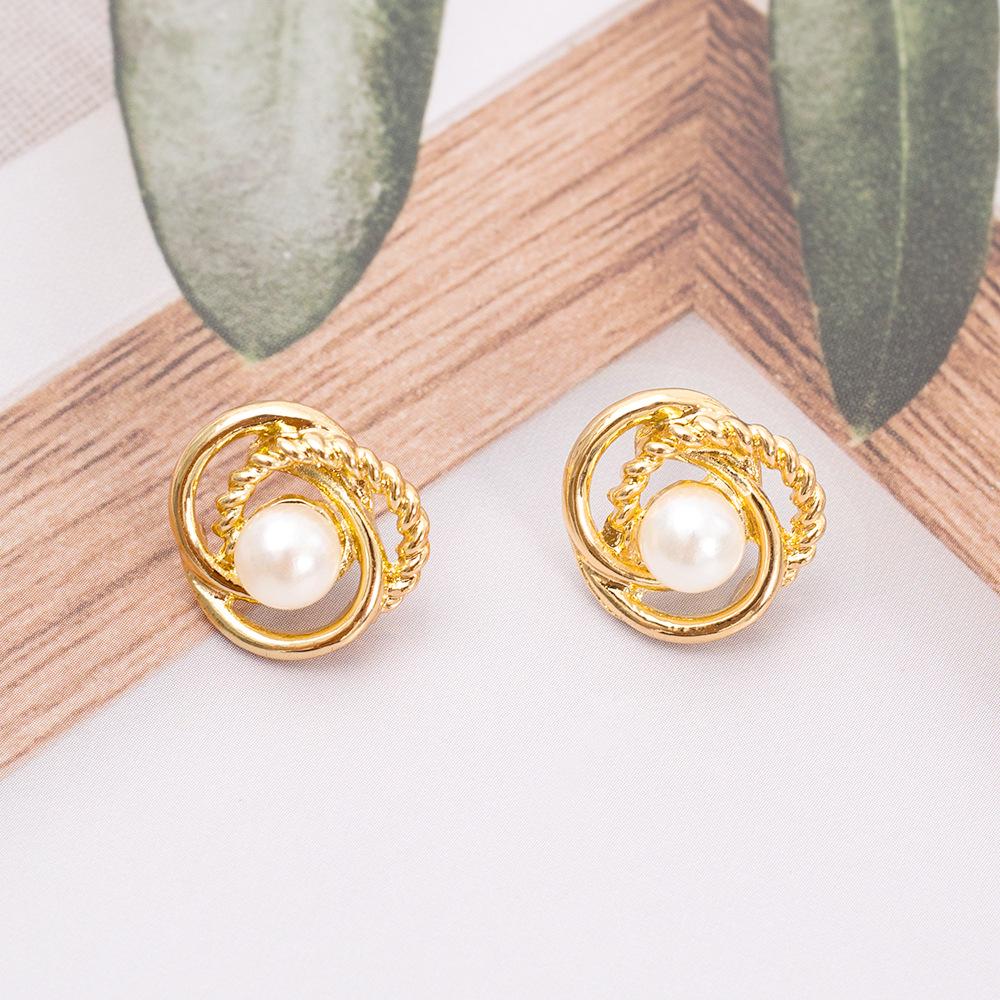 European and American Fashion Twisted Wrap Zinc Alloy Pearl Stud Earrings
