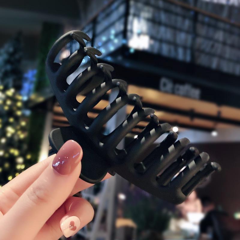 New Solid Color Large Claw Clips for Women Plastic Hair Claws Geometry Hairpin Crab Hair Clips Headwear Fashion Hair Accessories