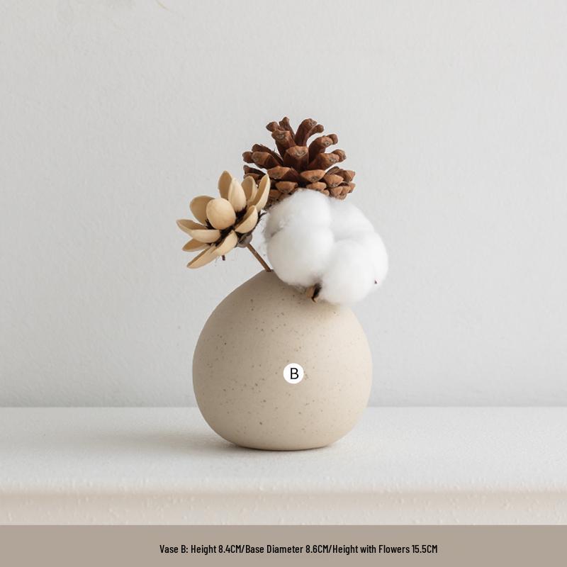 Декоративная ваза в кремовом стиле для гостиной или прихожей со стабилизированными цветами