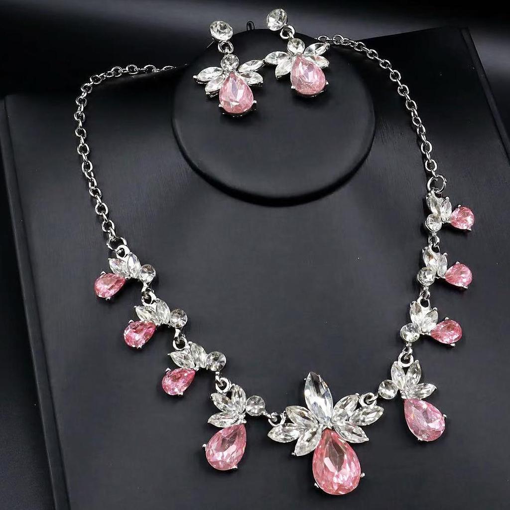 Emerald Green Geometric Necklace & Earring Set with Temperament Ear Hooks and Trendy Clavicle Chain.