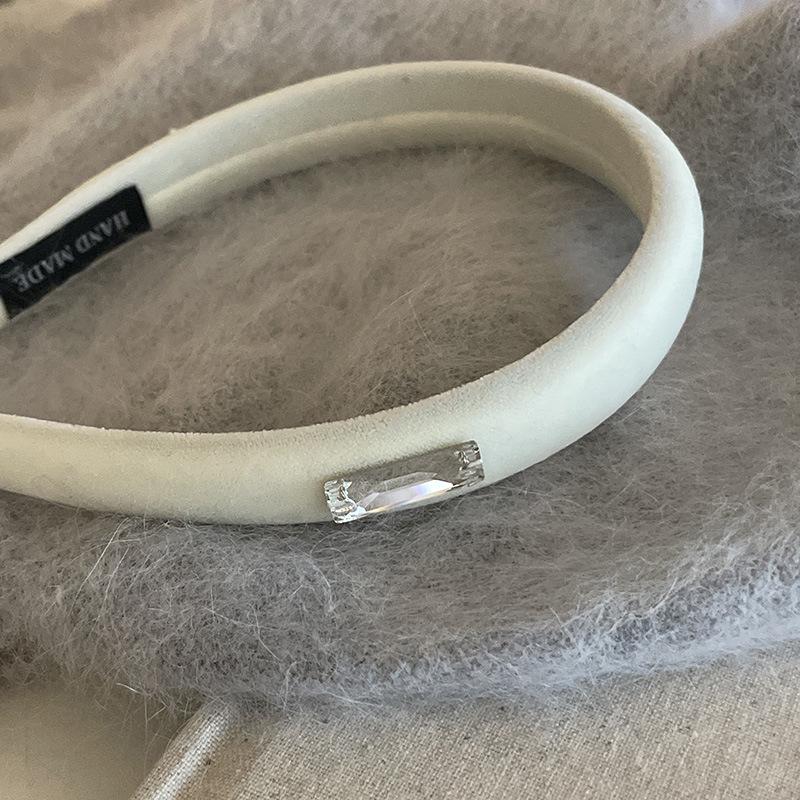 

Women s French Velvet High Top Skull Hair Clip Headband - Thin Edge for Face Washing & Hair Styling