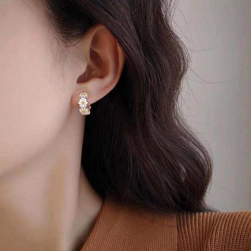 New 925 Sterling Silver Daisy Earrings Charm Distinctive Geometric Shape Women Earrings Birthday Gift Exquisite Jewelry