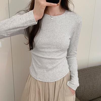 Vielseitiges T-Shirt mit Rundhalsausschnitt und Plissee-Design im koreanischen Stil für Damen im Herbst und Winter. Neues einfarbiges Innen-Basistop.