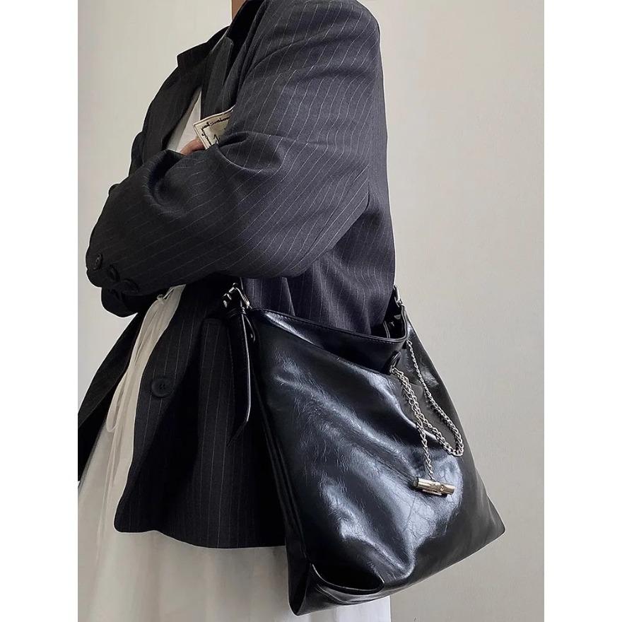 Vintage Schwarze Kette Damen Tragetaschen Mode Einfache Pendler Schulter Umhängetaschen Lässige Handtaschen mit großer Kapazität für Frauen