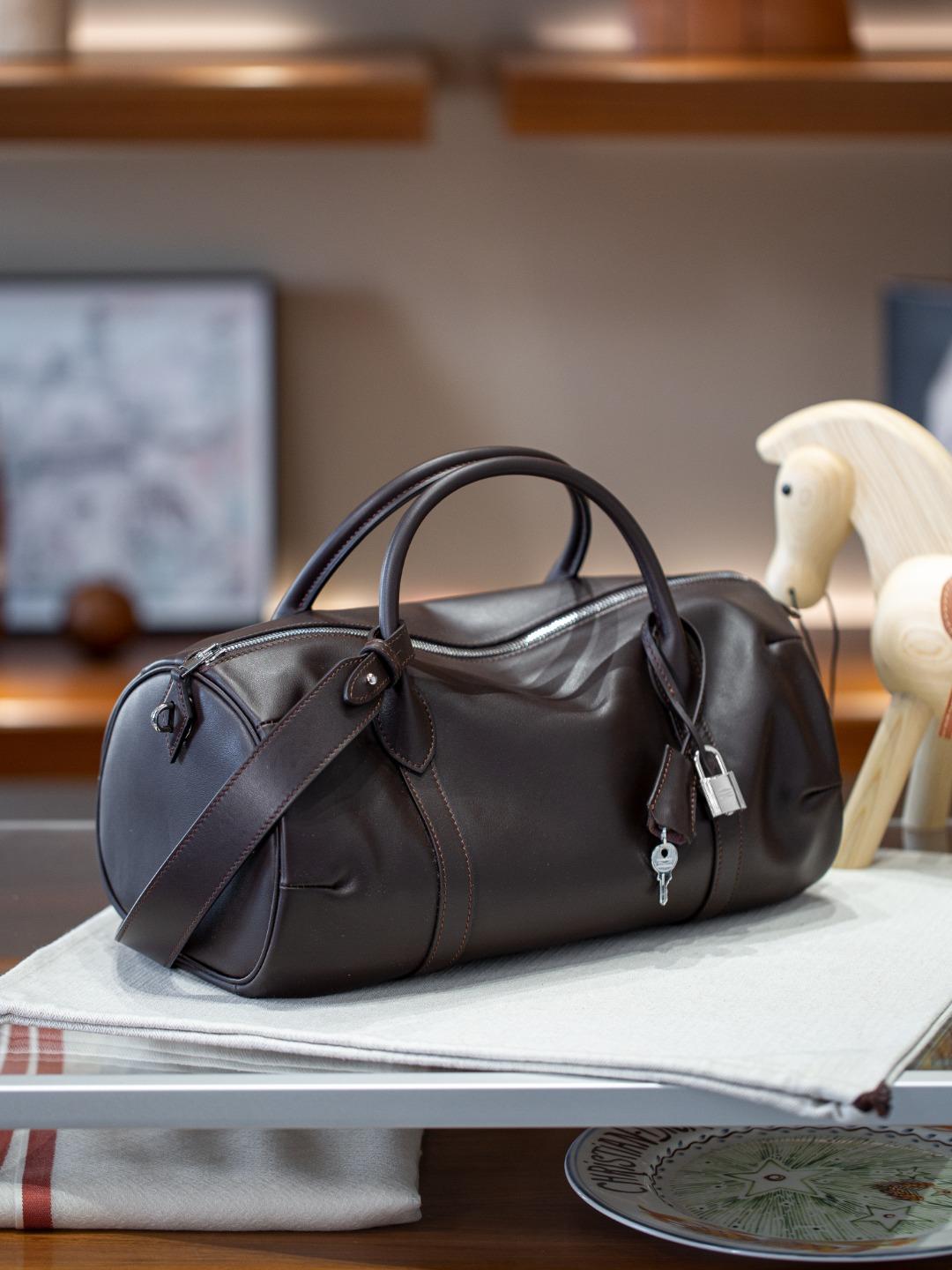 

Na Polochon Retro Wooden Handle Bag Top Layer Cowhide Horsehair Tassel Minimalist Retro Personalized Handbag 36cm