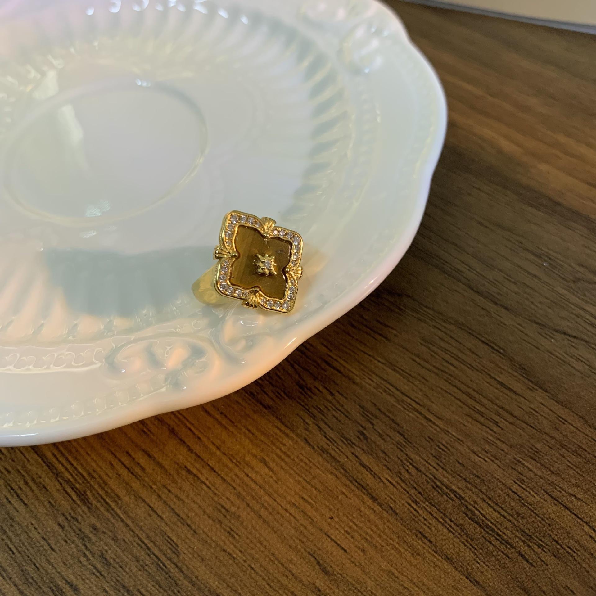 

Italian Brushed Cloth Qi Latti Lucky Natural Tiger Eye Five Flower Bracelet Women S Retro Tiger Eye Necklace Ring Earrings