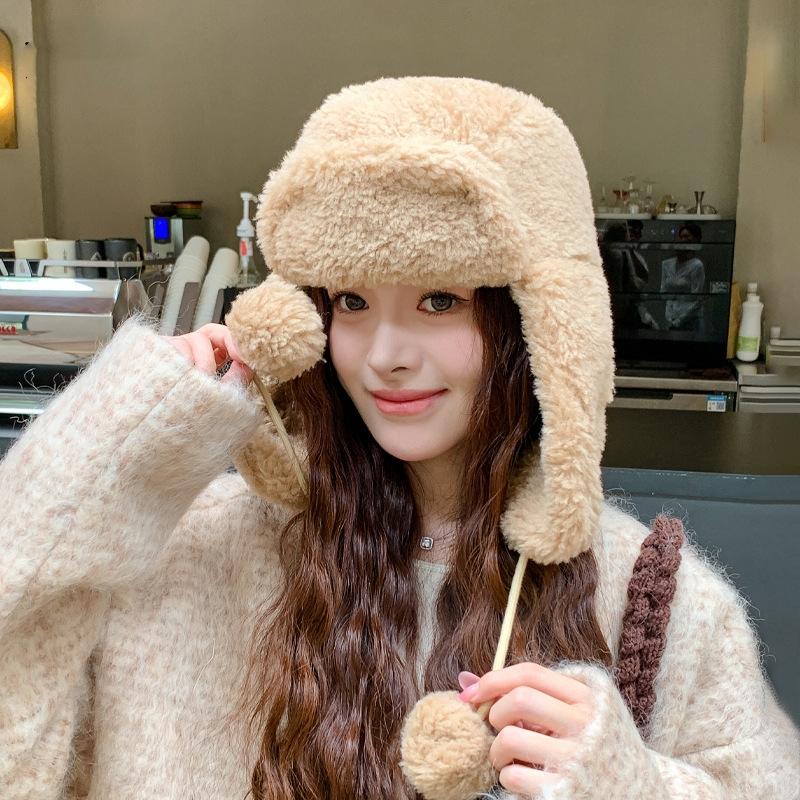 Kobiety Jesień Zima Ciepły Gruby Ochraniacz Na Uszy Czapka Zimne Futro Piłka Aksamit Zewnętrzna Wiatroszczelna Czapka Bomberka Słodka Słodkie Czapki Lei Feng