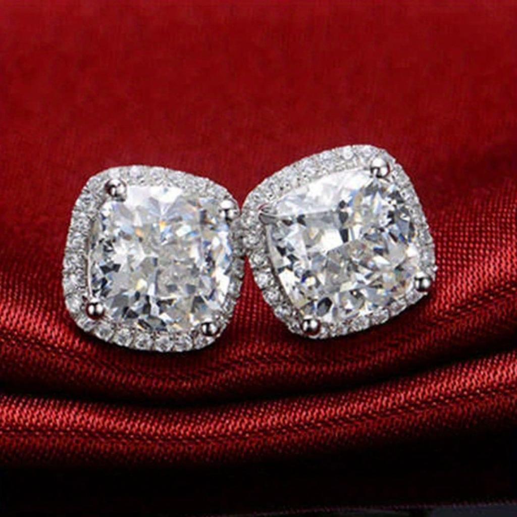 1 Pair of Exquisite and Fashionable Earrings, Set with Synthetic Zircon Earrings, Suitable for Daily Wear