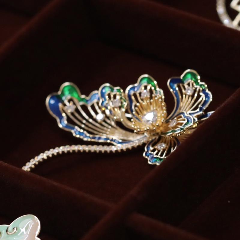 Bo Xin Yun Enamel Peony Brooch: Exquisite Qipao  Hanfu Accessory with Auspicious Clouds Design