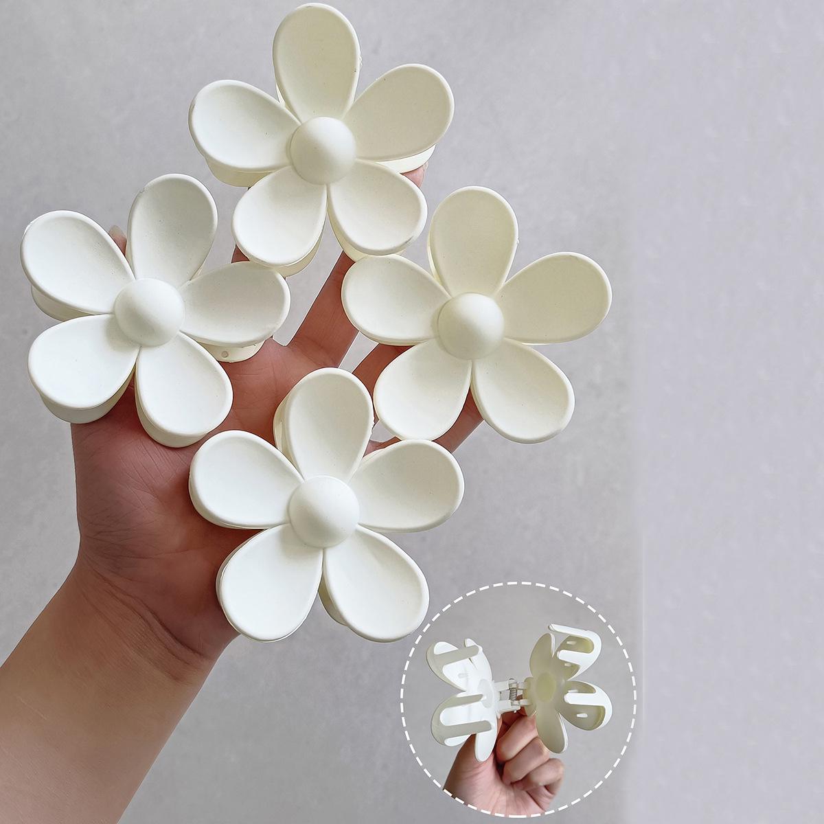 

Набор из четырех крабиков для волос в виде цветов на 2025 год: Полые акриловые заколки-крабы для пучка для женщин