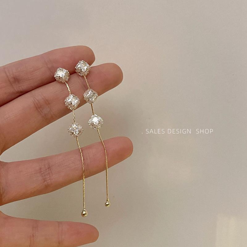 

Korean Zirconia Tassel Earrings - Elegant, Versatile, and Fashionable for Women