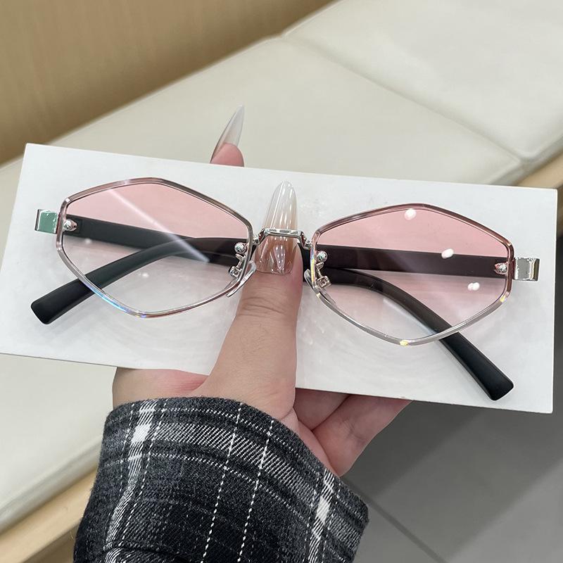 Personalized Rhombus Small Frame Sunglasses Women Fashion Polygonal Metal Frame Sunglasses Luxury Brand Punk Shades Eyewear