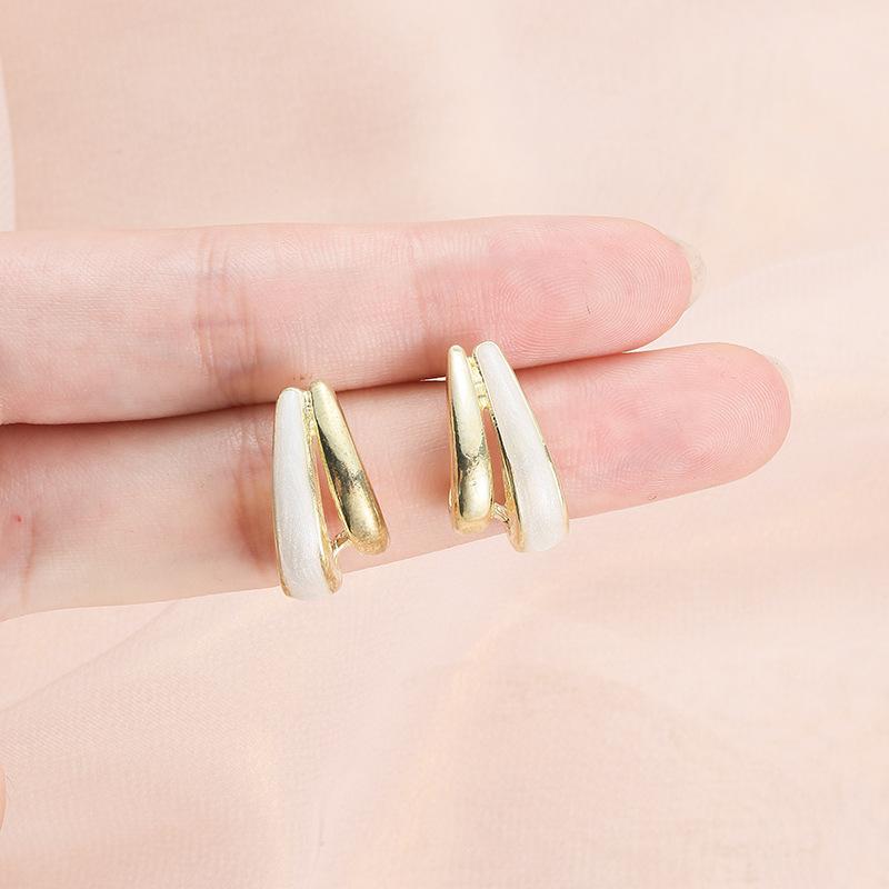 Korean version of C-ring stud earrings cold wind hollow earrings literary and creative earrings wholesale
