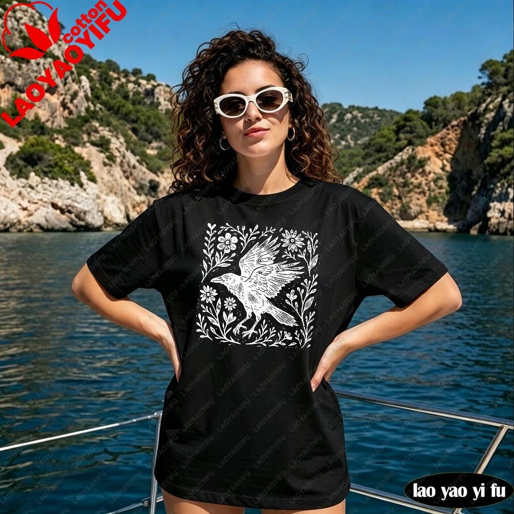 Raven Wildflower Woodcut Graphic Shirt Vintage Gothic Aesthetic Nature Bird Lover Gift Tshirt Unisex Unisex Unisex Fashion Cotton T