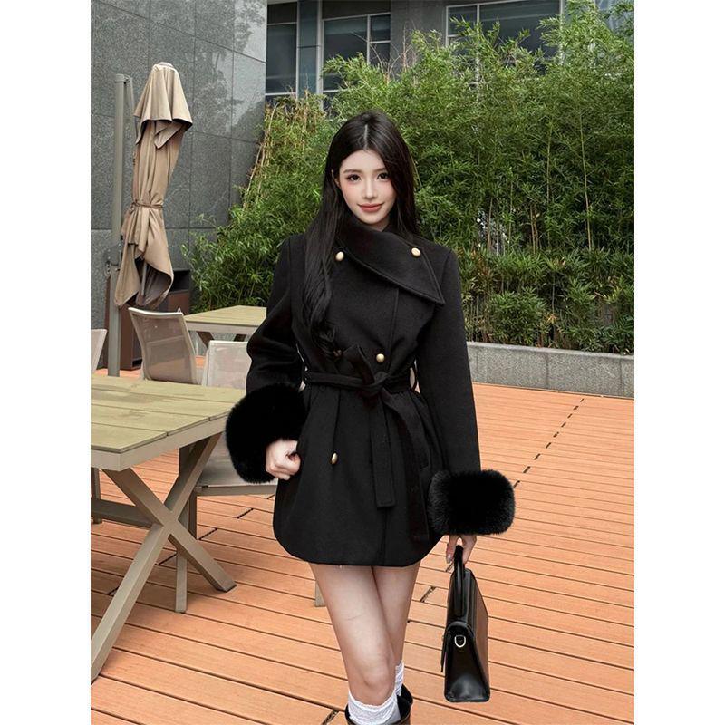 Elegant Women's Wool Coat with Fur Cuffs, Cinched Waist, Slim Fit - 2026 Winter Collection