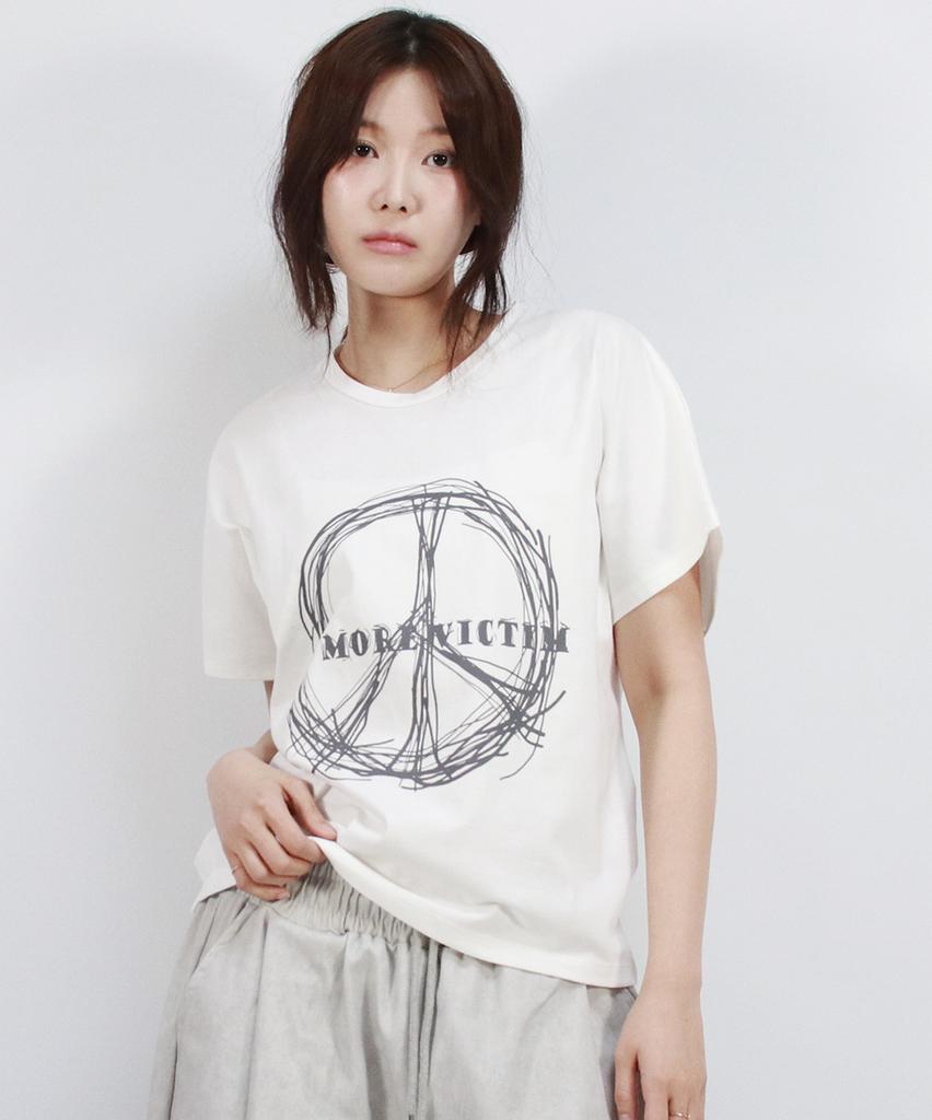 Deumakeu Piece Graphic Standard Fit French Short-Sleeved White