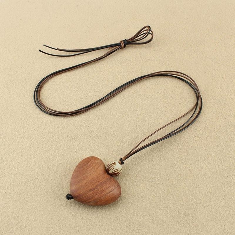 Portable Sturdy Wood Heart Pendant Necklace Accessory for Women Who Appreciate Handmade Artistics Fashion Accessories