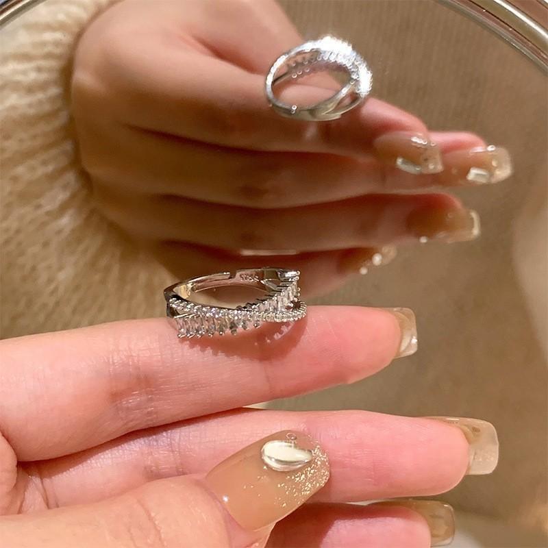 Layer Fashionforward Double Ring With Stunning White Shell Detail And Adjustable Size