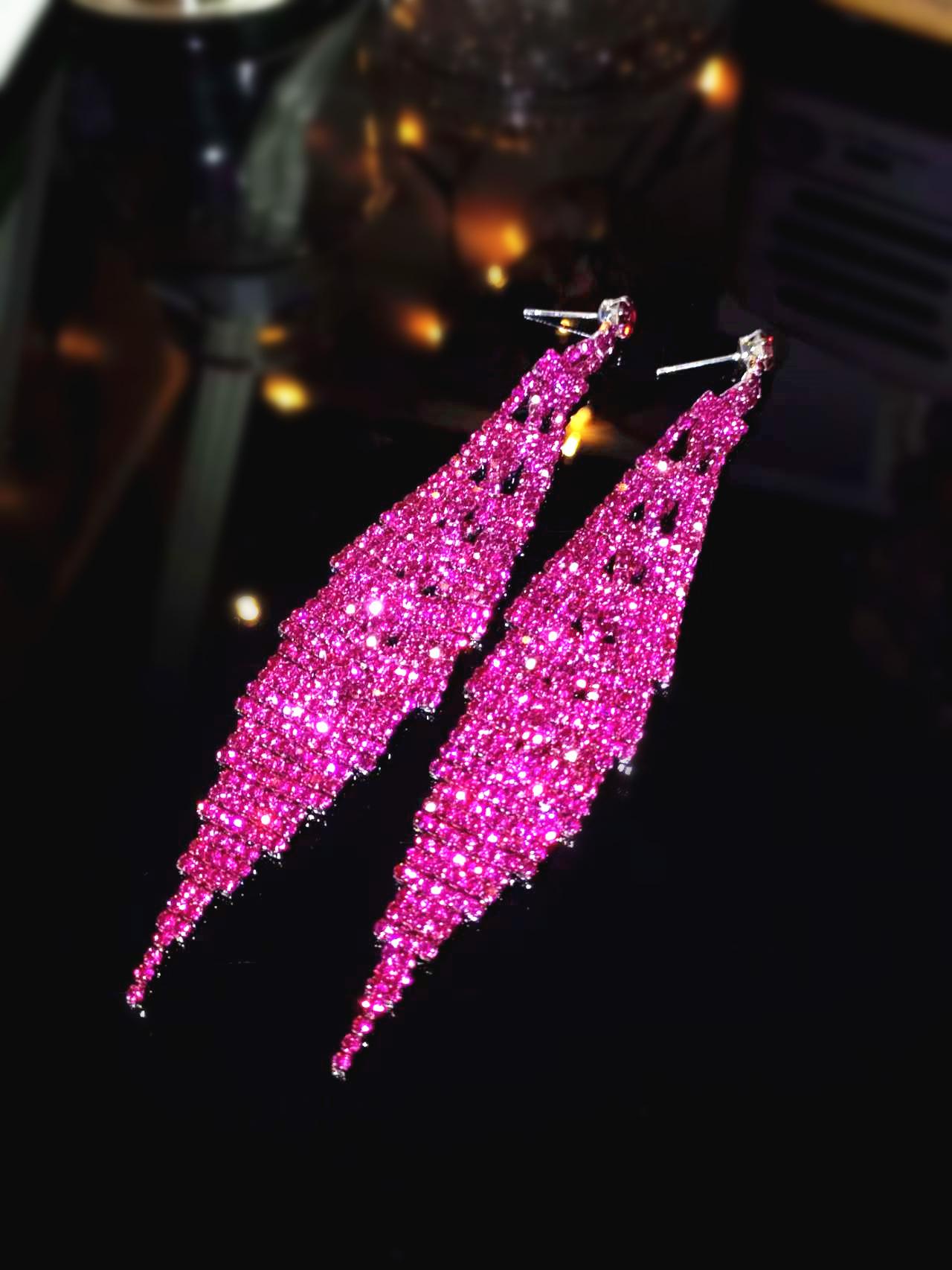 Роскошные и изысканные блестящие длинные серьги с бриллиантами