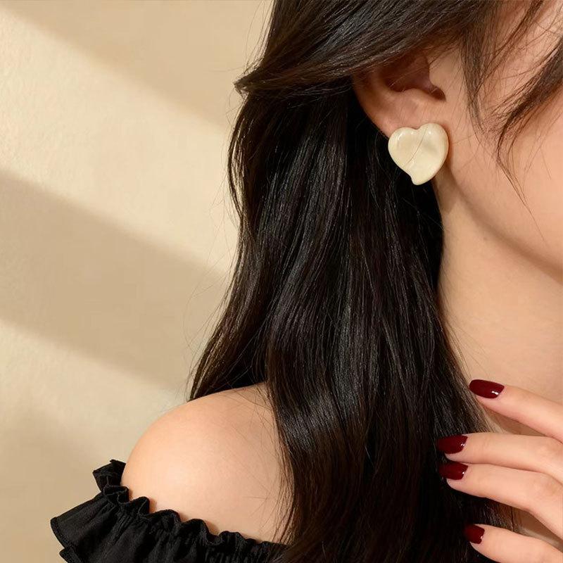 French Love Milk White Earrings Simple Versatile Stud Earrings Women'S Niche Design High-End Temperament Ear Jewelry