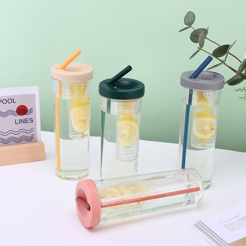 "Durable, Shatter-resistant Couple's Straw Cup with Dry/wet Separation and Large Capacity, Perfect for On-the-go Use."