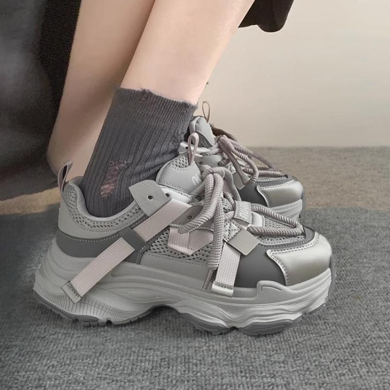 Außenhandel Koreanische Version Damen Sportschuhe 2025 Sommer neu super angesagt vielseitig kleine dicke Sohle erhöhend Fried Street Dad Shoes