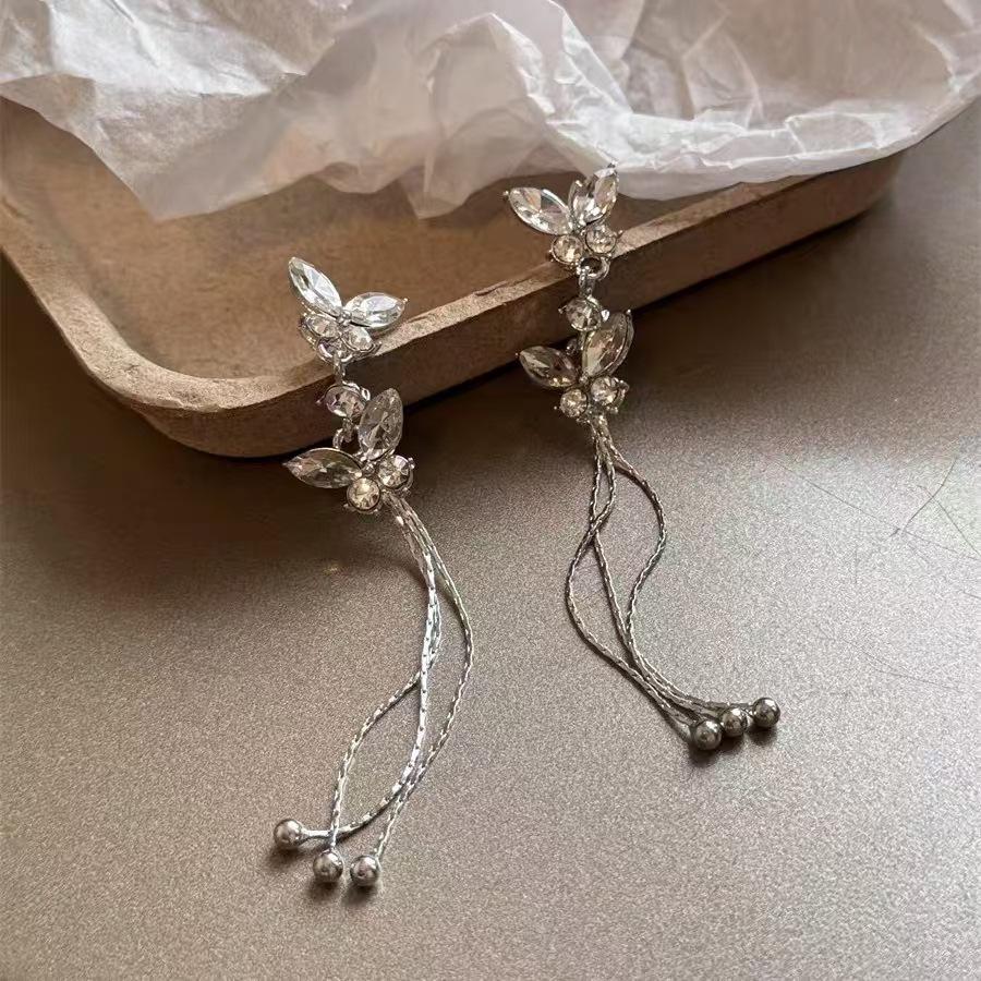 Sweet and exquisite super flash butterfly fringed earrings female, new face thin long earrings Internet celebrity earrings