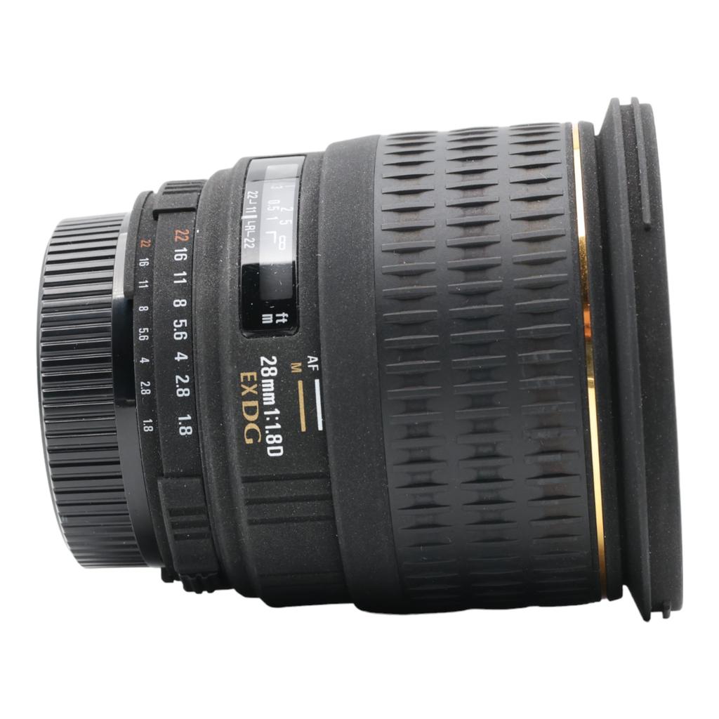 SIGMA 28mm EX DG ASPHERICAL MACRO prime lens for F1.8 wide-angle Nikon, full-frame compatible.