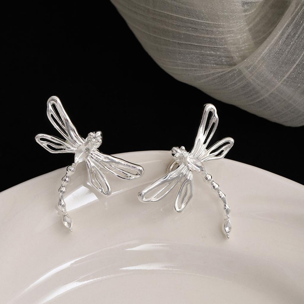 Small, Fresh And Simple Design In Summer, Dragonfly Ear Clips, Sweet And Cold Wind Metal Feeling, No Ear Piercings, Ear Bone Clips For Women