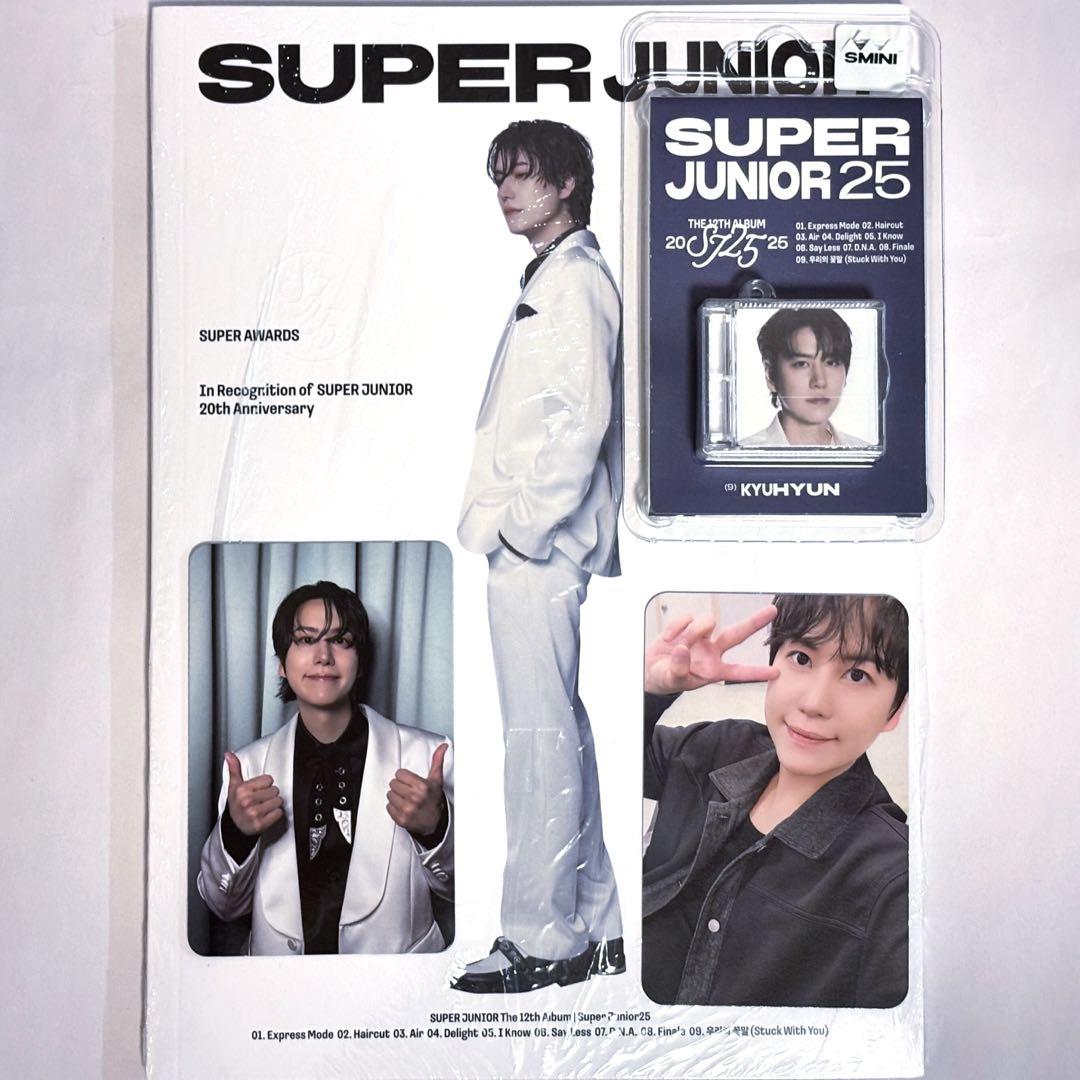 

[USED] Bonus SUPER JUNIOR25 Photobook + SMini Kyuhyun