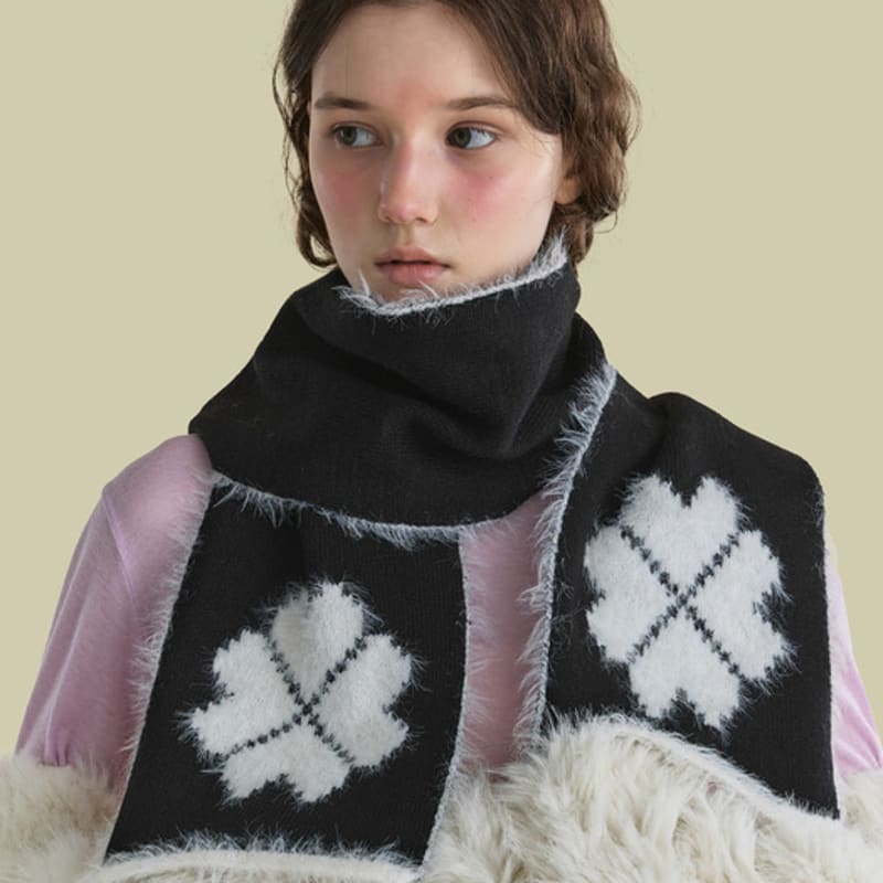 Poesiedame DOUBLE CLOVER MUFFLER IN BLACK