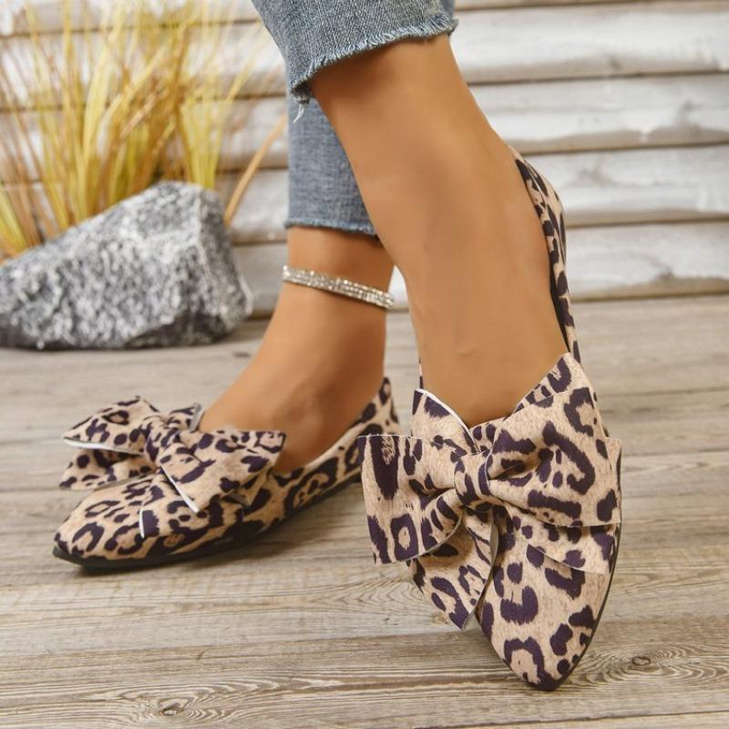 Fashion New Women's Knitted Slip on Flats Breathable Comfortable Walking Shoes Casual Pointed Toe Walking Sneakers Loafers