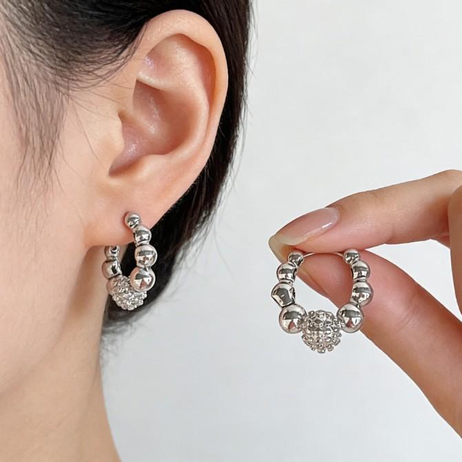 

Gold Bead Ear Buckle Women S Exquisite Retro High-End Design Sense Simple Cold Wind Fashion Versatile Earrings Ear Jewelry