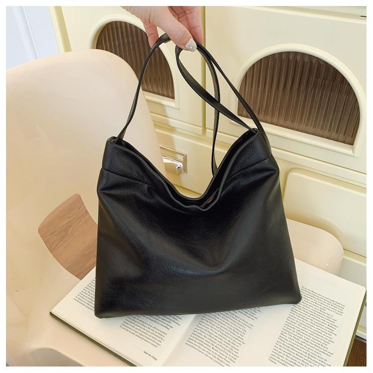 Large-capacity bag women's new simple and versatile shoulder messenger bag is now popular bucket bag