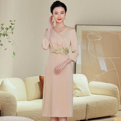 2024 Summer Champagne Formal Dress for Stylish Mothers: Slimming, Waist-Cinching, Perfect for Weddings and Daily Outings