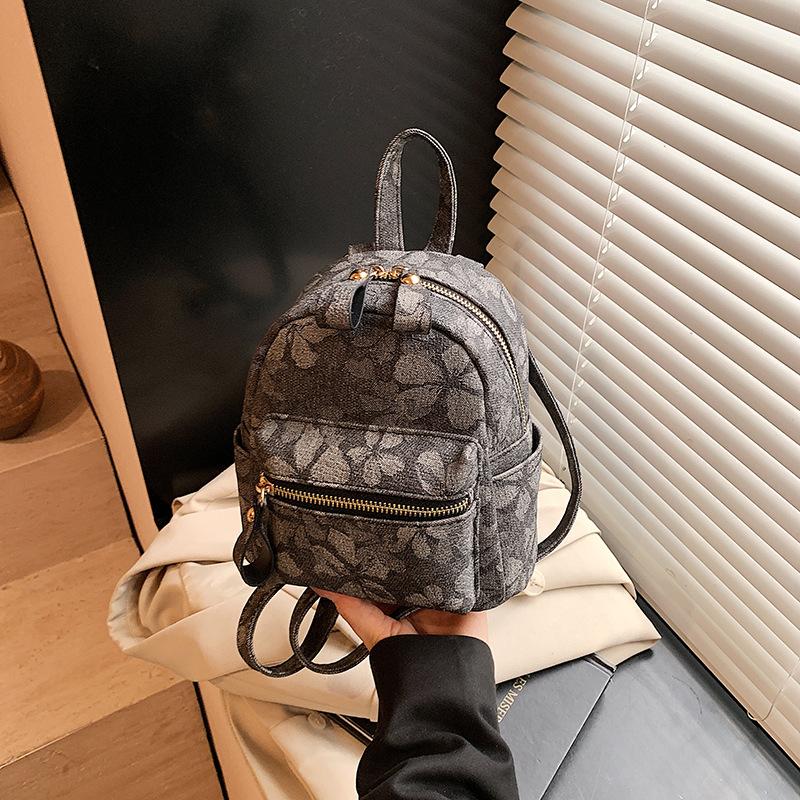 Niche texture small bag women's bag new feeling versatile commuter small backpack student crossbody backpack