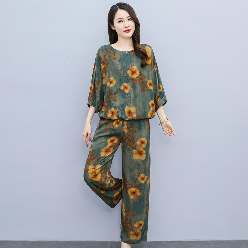 Retro Printed Wide-Leg Pants & Mid-Sleeve Round Neck Top - Elegant Two-Piece Set for Mothers