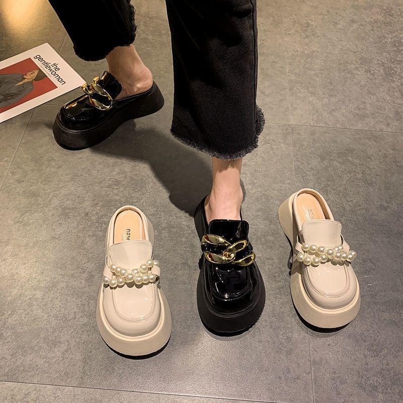 Baotou slippers women's summer models 2025 new Korean version fairy style pearl metal buckle thick sole round head small leather shoes tide