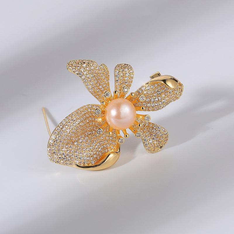 Bo Xin Yun Zircon Lotus Brooch with Freshwater Pearl