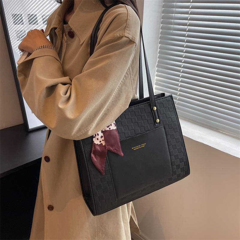 Versatile Single Shoulder Armpit Bag Women's New Large-capacity Commuter Tote Bag Women's Handbag