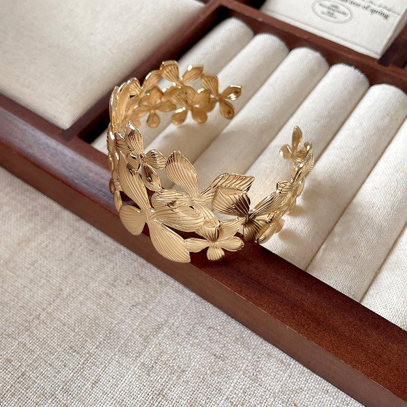 Asymmetrical Wide Face Statement Bangle: Elegant European & American Bracelet for Fashion-Forward Style