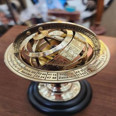Göksel Zarafet: Sınırlı Üretim, 15.24cm çapında küresel armillar. Çarpıcı bir parça