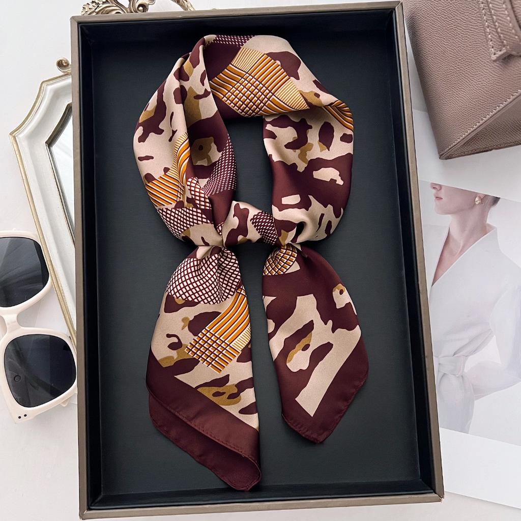2026 Neues Florales Muster Satin Seiden Schal 70cm Kleines Quadratisches Halstuch Damen Vielseitiges Dekoratives Bandana
