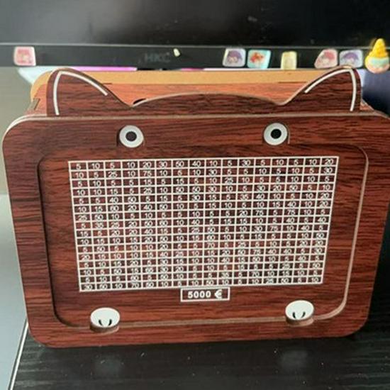 Decorative Wooden Piggy Bank: Stores Banknotes & Coins, Ideal for Digital Savings Plan